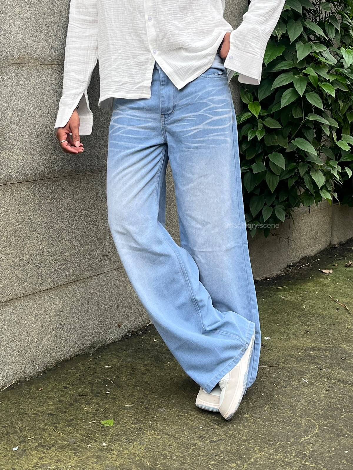 Daydream | Light Wash Wide Leg Jeans